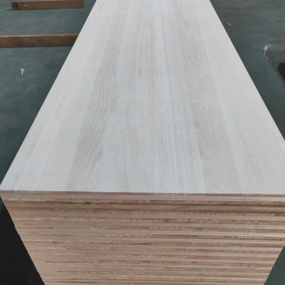 Teor de humidade 8%-12% Paulownia Madeira de tronco reto Mobiliário de madeira maciça branqueada