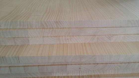 Tabuleiro de pinho sólido personalizável em acabamento natural ou branqueado para suas necessidades