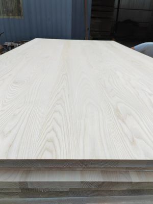 Painel de cinzas sólidas personalizado Painel de madeira sólida natural ou de pintura Conteúdo de umidade 8-12%