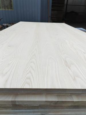 Painel de cinzas sólidas personalizado Painel de madeira sólida natural ou de pintura Conteúdo de umidade 8-12%