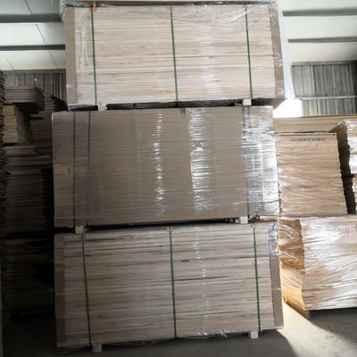 8%-12% Teor de humidade Tabuleiro de álamo Tabuleiro sólido de folheado branqueado para construção de edifícios