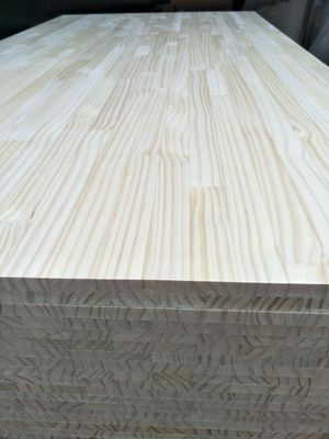 2440*1220mm Conteúdo de humidade 8%-12% Madeira sólida Material decorativo Painel de pinho para o seu