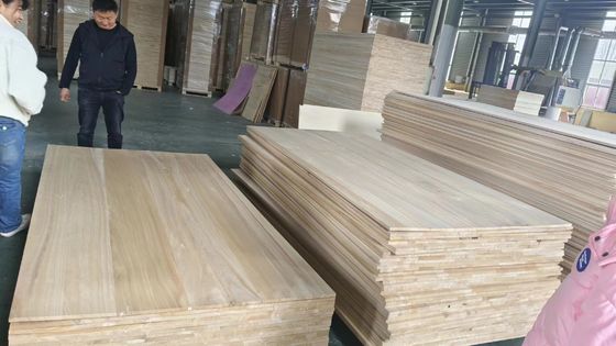 Teor de humidade 8%-12% Painel de madeira maciça Paulownia Madeira M3 para decoração de escritório em casa
