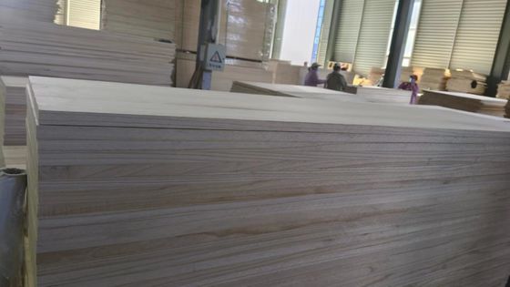 Teor de humidade 8%-12% Painel de madeira maciça Paulownia Madeira M3 para decoração de escritório em casa
