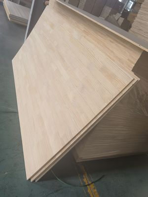 480-510 kg/m3 Madeira de pinho de 18 mm articulada com dedos Radiata Plancas sólidas de pinho para mobiliário