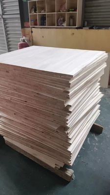 Mobiliário de hotel feito de Paulownia branqueável Madeira sólida reta Durações personalizáveis