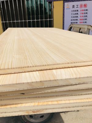 480-550 kg/m3 Três camadas de painel de pinho radiado Material sólido de madeira para outros Capacidade de solução de projeto