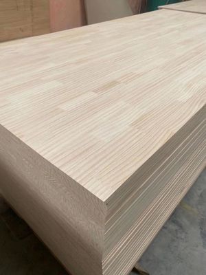 Radiata Pine Wood Finger Joint Boards de madeira para solução de projetos internos