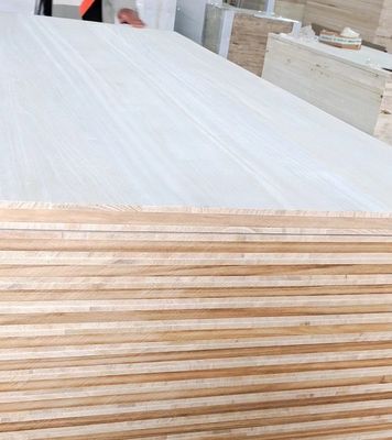 480-550 kg/m3 Três camadas de painel de pinho radiado Material sólido de madeira para outros Capacidade de solução de projeto
