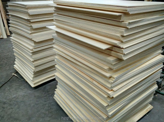 Painel de madeira de abeto contemporâneo com teor de umidade de 8-12% 1220*2440mm