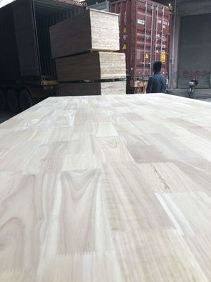 Tabela de madeira de borracha limpa e acabada com densidade elevada de 730-830 kg/m2