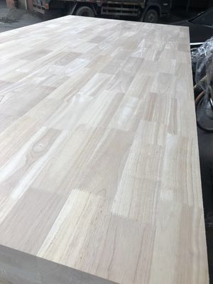 Tabela de madeira de borracha limpa e acabada com densidade elevada de 730-830 kg/m2