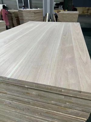 Moderno design Paulownia Placa sólida Largura 100-1220mm para aplicações decorativas