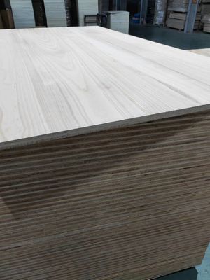 FSC 100% Certificado Painéis de mobília multicamadas com material de tabuleiro de madeira Paulownia