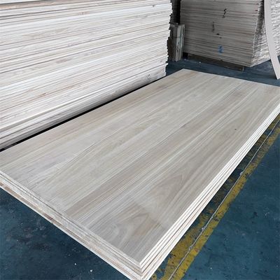 Conteúdo de umidade 8%-12% Moderno estilo de design madeira Paulownia para o mercado de suprimentos funerários