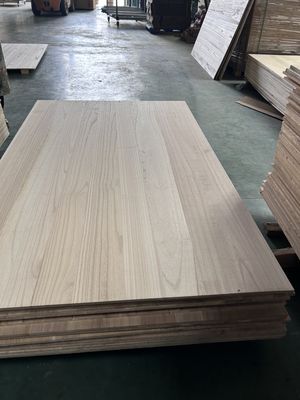 Conteúdo de umidade 8%-12% Moderno estilo de design madeira Paulownia para o mercado de suprimentos funerários