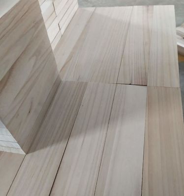 Laser de corte de madeira e painéis com um teor de umidade de 8-12%
