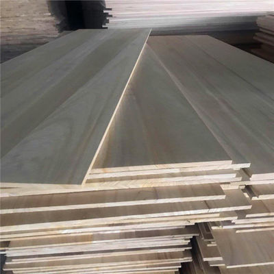 Laser de corte de madeira e painéis com um teor de umidade de 8-12%