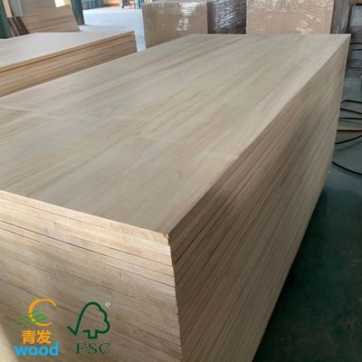 Painel de madeira natural sólida para trabalhos de madeira feitos à mão em design tradicional
