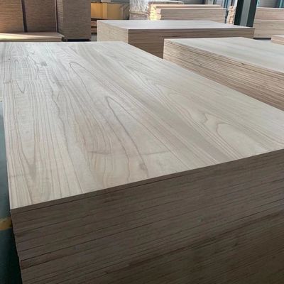 Painel de madeira natural sólida para trabalhos de madeira feitos à mão em design tradicional
